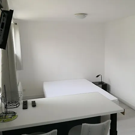 Emplacement - 300m De La - F 아파트